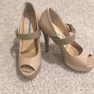 Tan Patent Leather Heels with Gold Buckle